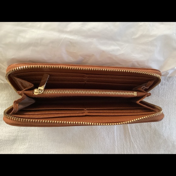 ~AUTHENTIC ~Tory Burch Wallet - Picture 11 of 13